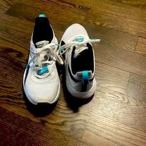 Reebok Megaflexagon, size 8.